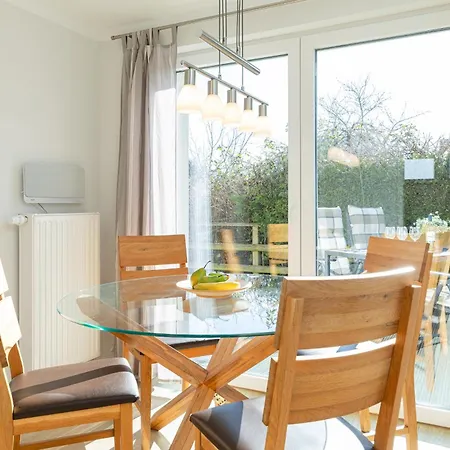 펜션 K2 - Strandhaus Koenigsberger Allee 8 - Feriendomizil Hollich 그로미츠